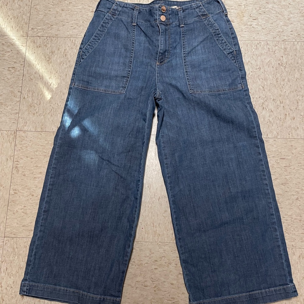 Women’s crop jeans. EUC